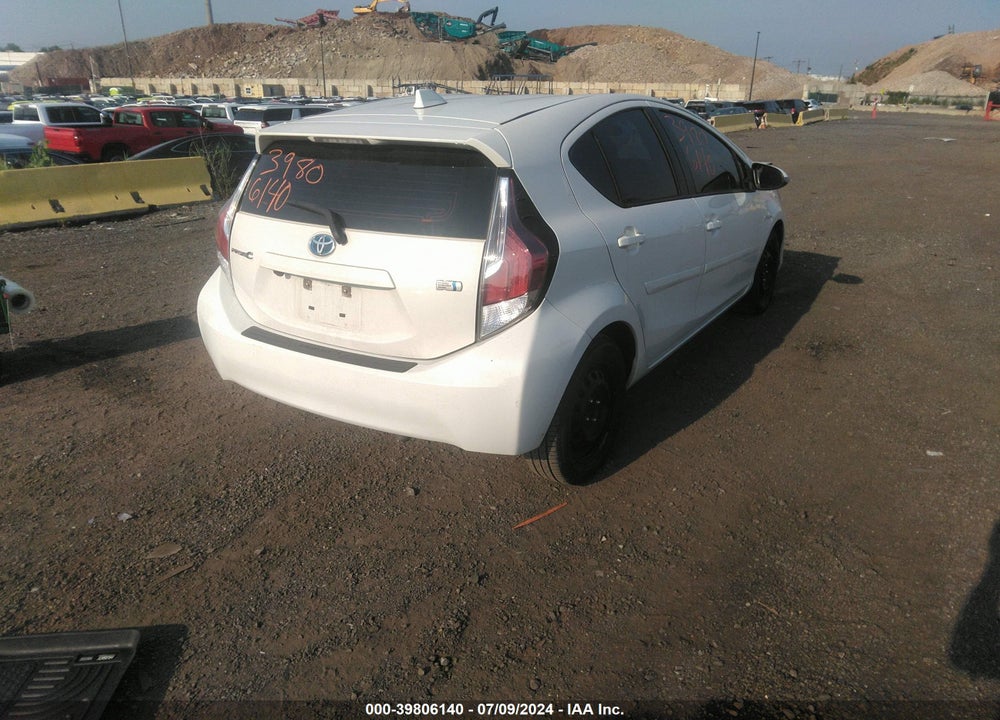 2015 TOYOTA PRIUS C THREE VIN: JTDKDTB3XF1585288
