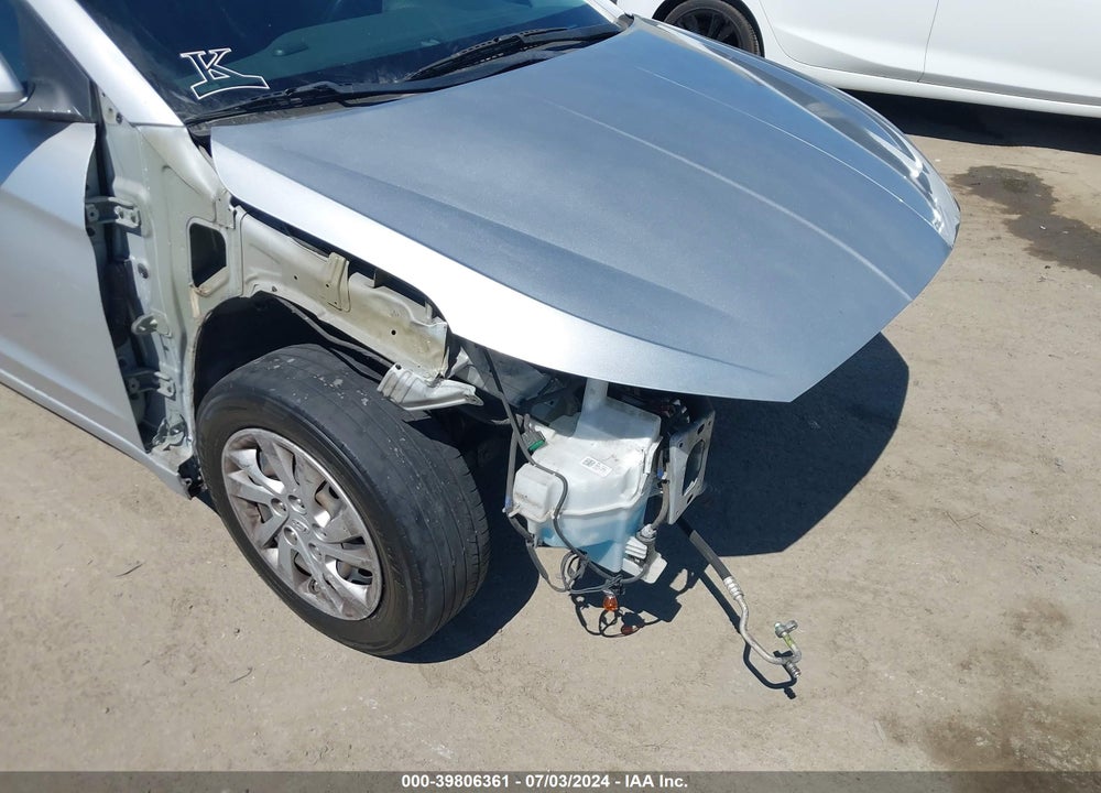 2019 HYUNDAI ELANTRA SE VIN: 5NPD74LF3KH405862