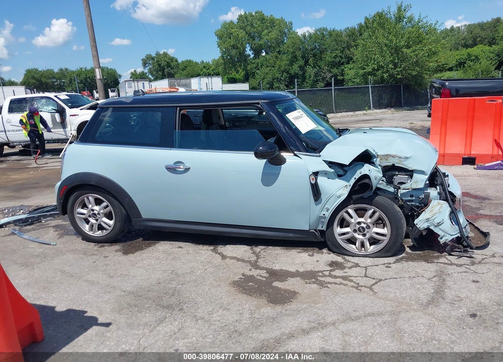 2013 MINI HARDTOP COOPER VIN: WMWSU3C52DT547620
