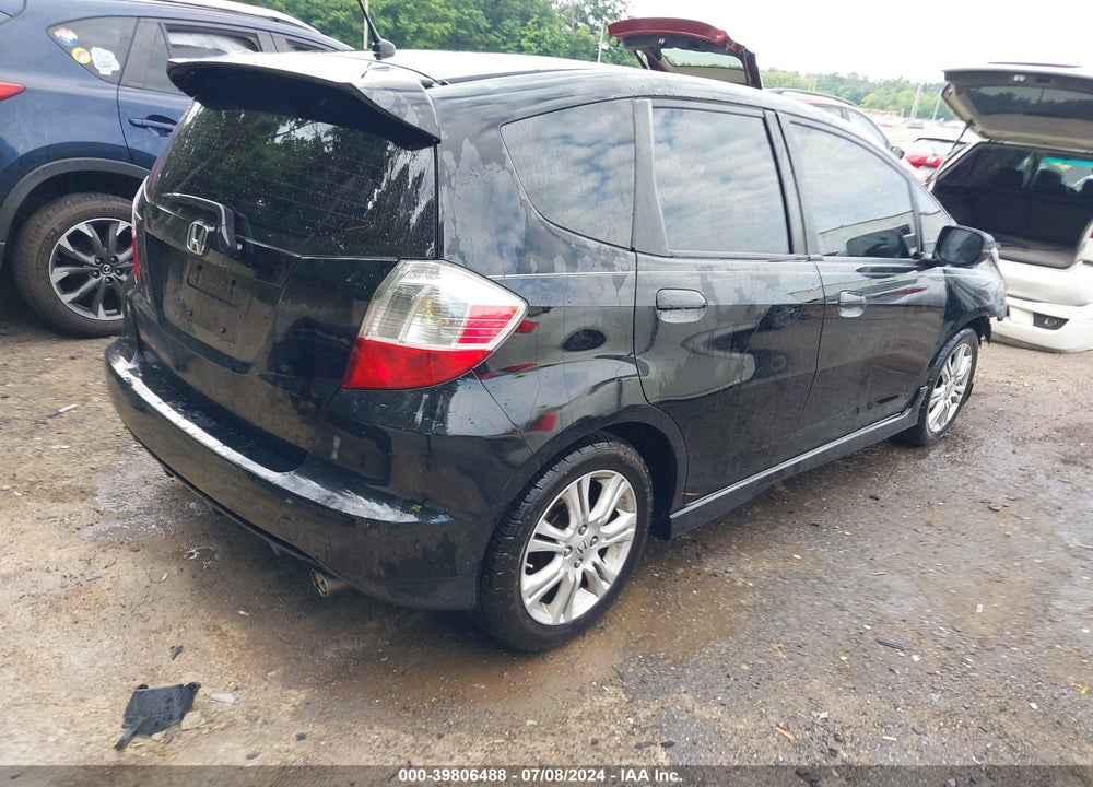 2011 HONDA FIT SPORT VIN: JHMGE8H66BC016338