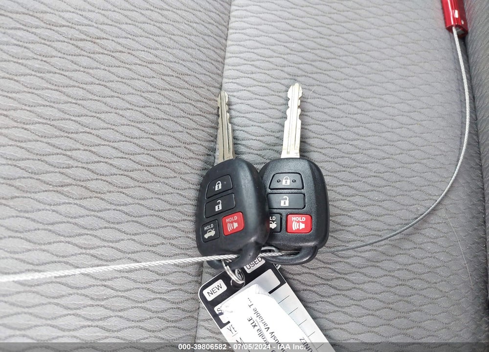 2018 TOYOTA COROLLA LE VIN: 2T1BURHE4JC012242