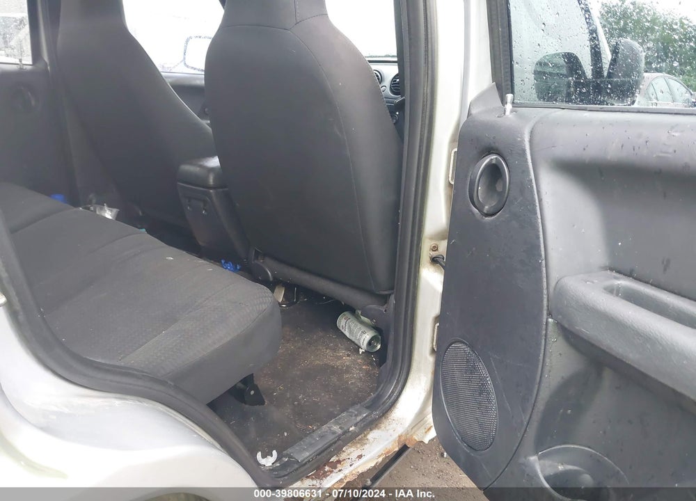 2004 JEEP LIBERTY SPORT VIN: 1J4GL48K24W184003