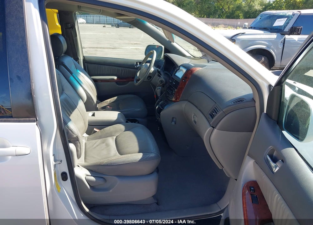 2004 TOYOTA SIENNA XLE VIN: 5TDZA22C34S181749
