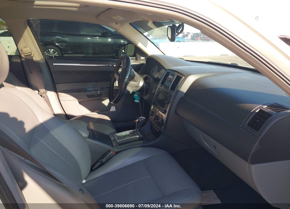 2005 CHRYSLER 300 TOURING VIN: 2C3AA53G85H592391