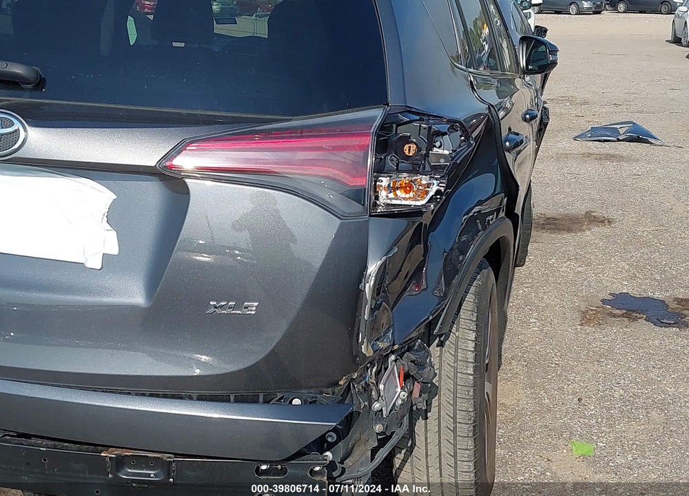 2018 TOYOTA RAV4 XLE VIN: JTMWFREV1JD109482