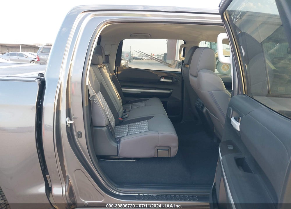 2018 TOYOTA TUNDRA SR5 5.7L V8 VIN: 5TFDY5F16JX690224