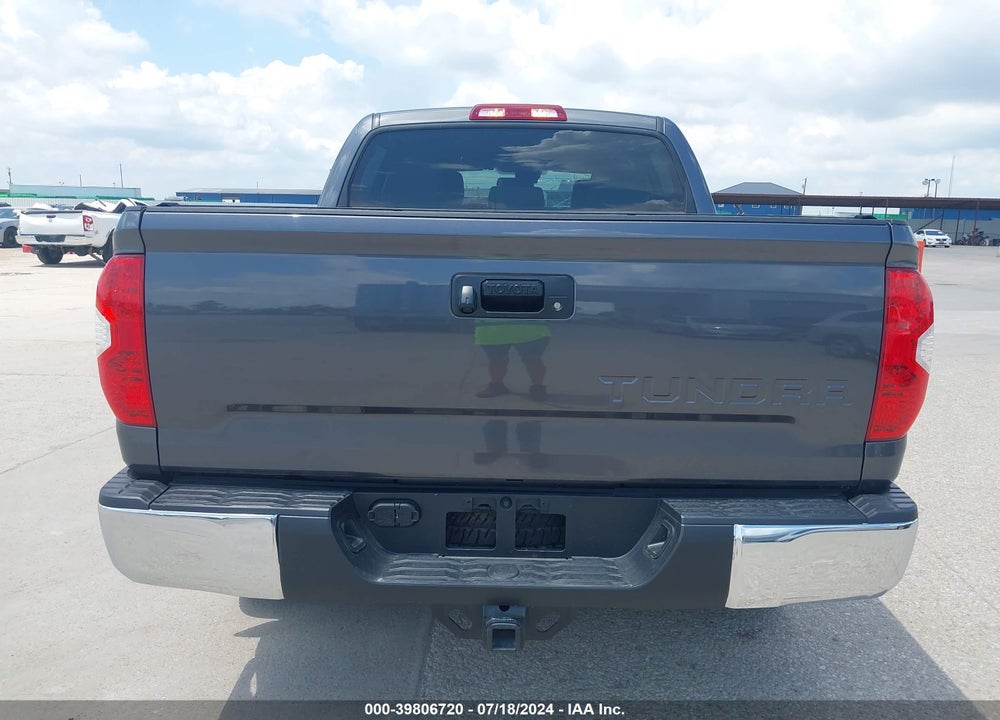 2018 TOYOTA TUNDRA SR5 5.7L V8 VIN: 5TFDY5F16JX690224