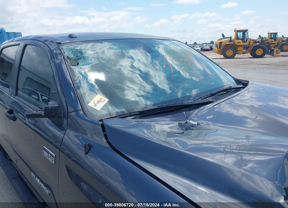 2018 TOYOTA TUNDRA SR5 5.7L V8 VIN: 5TFDY5F16JX690224