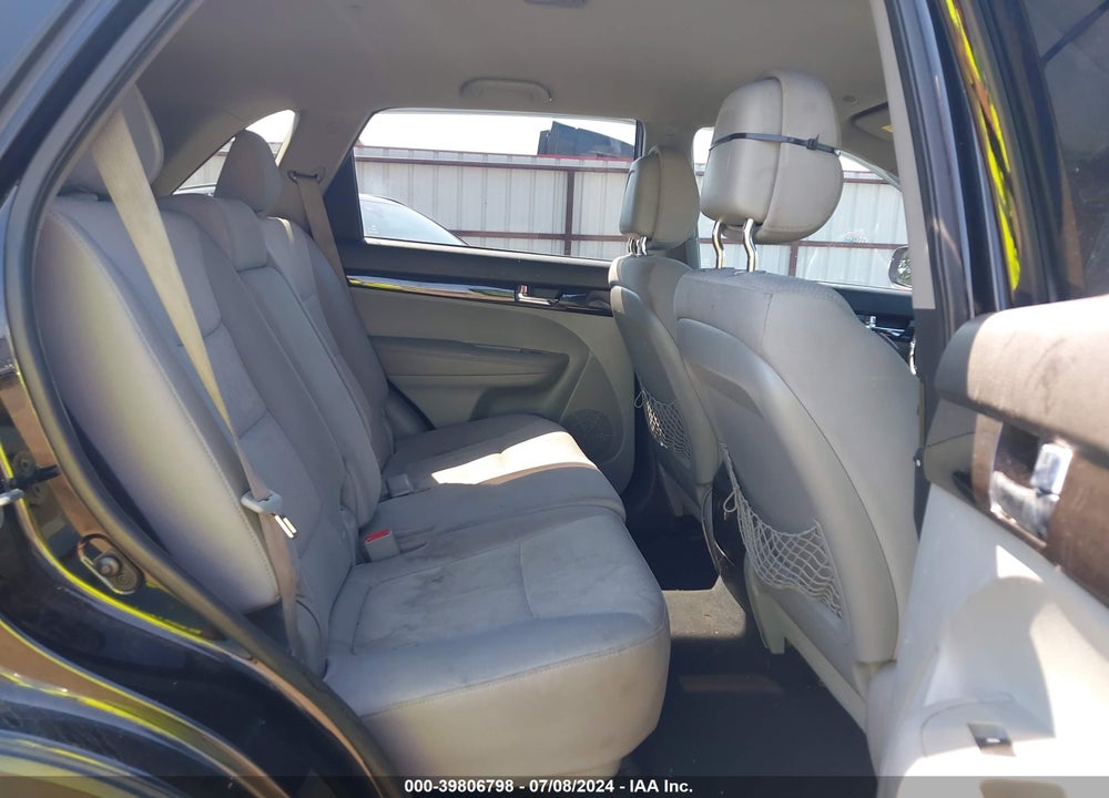 2011 KIA SORENTO LX VIN: 5XYKT3A1XBG003137