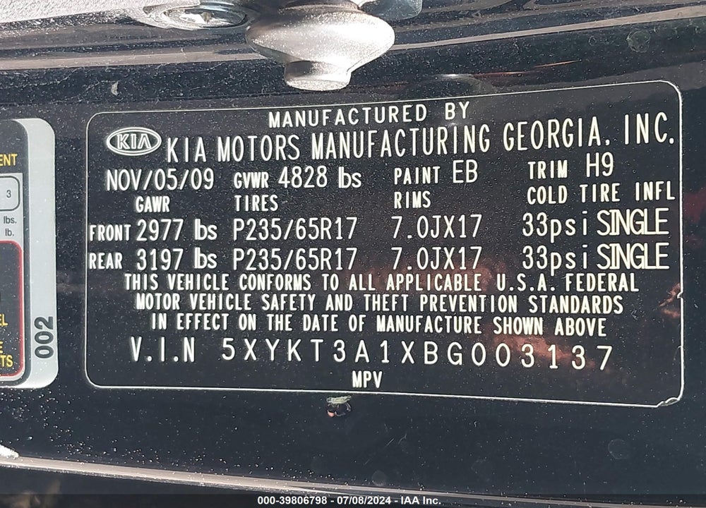2011 KIA SORENTO LX VIN: 5XYKT3A1XBG003137