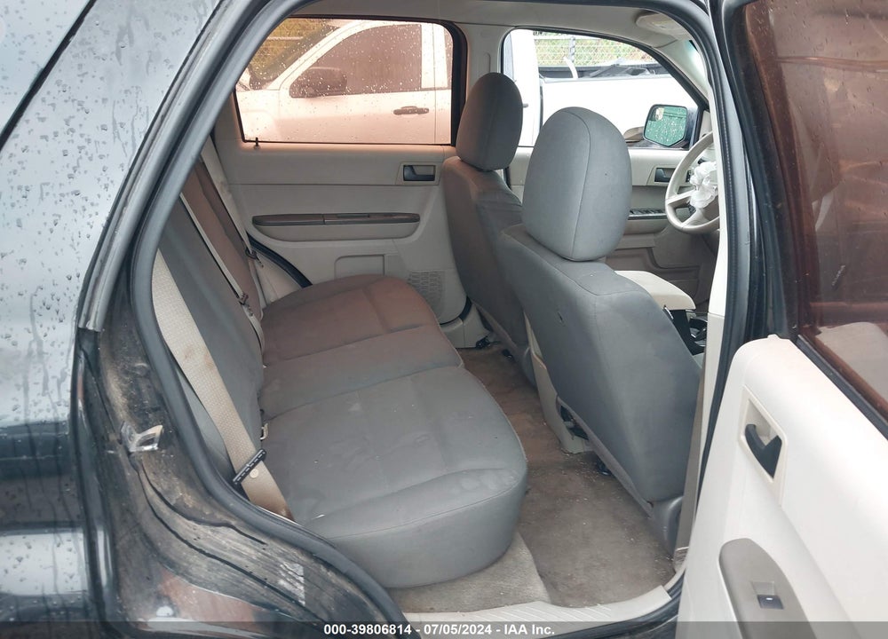 2010 FORD ESCAPE XLS VIN: 1FMCU0C70AKD07258
