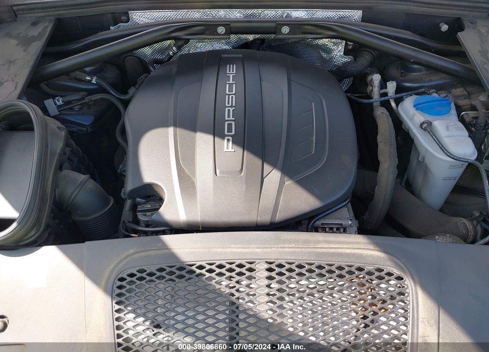 2017 PORSCHE MACAN VIN: WP1AA2A54HLB04538