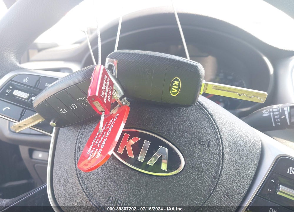 2019 KIA SORENTO 3.3L LX VIN: 5XYPG4A56KG556600
