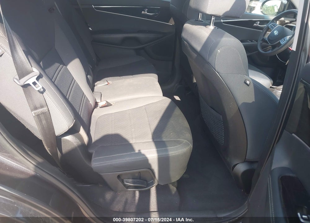 2019 KIA SORENTO 3.3L LX VIN: 5XYPG4A56KG556600