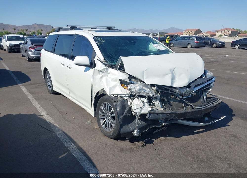 2018 TOYOTA SIENNA XLE 8 PASSENGER VIN: 5TDYZ3DC8JS951219