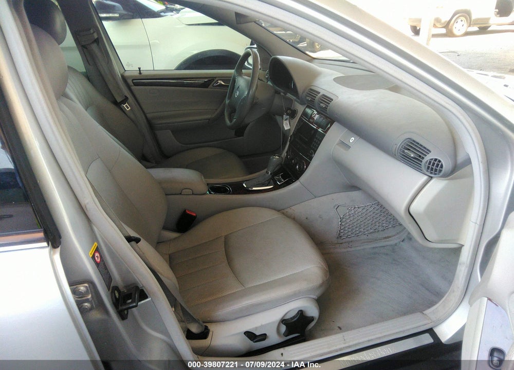 2005 MERCEDES-BENZ C 240 LUXURY VIN: WDBRF61J25A796508
