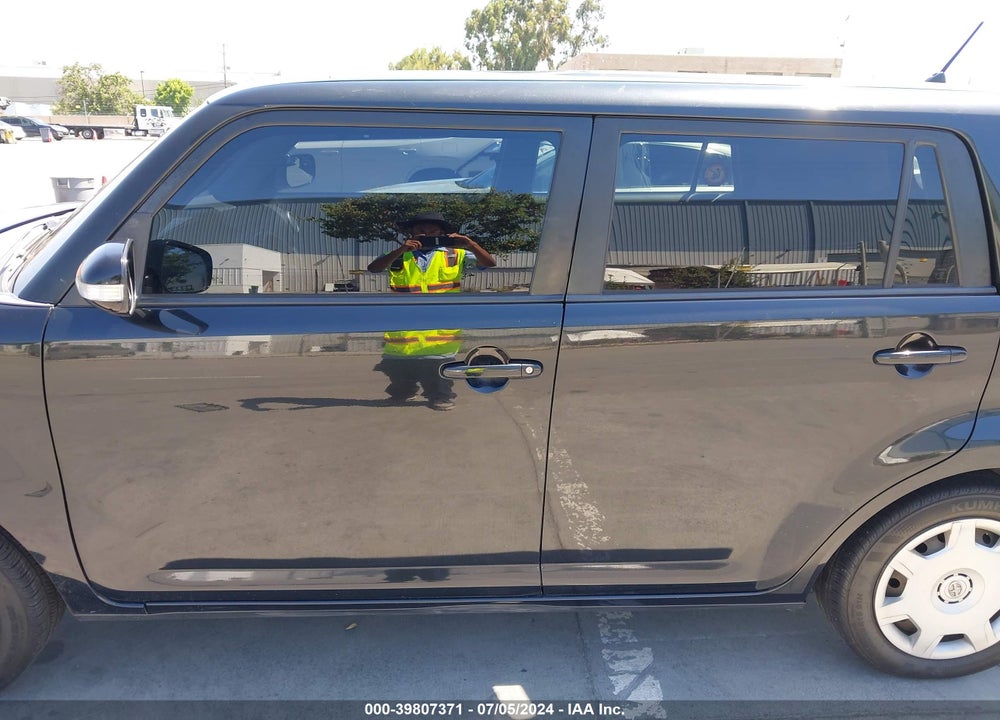 2011 SCION XB VIN: JTLZE4FE1B1129031