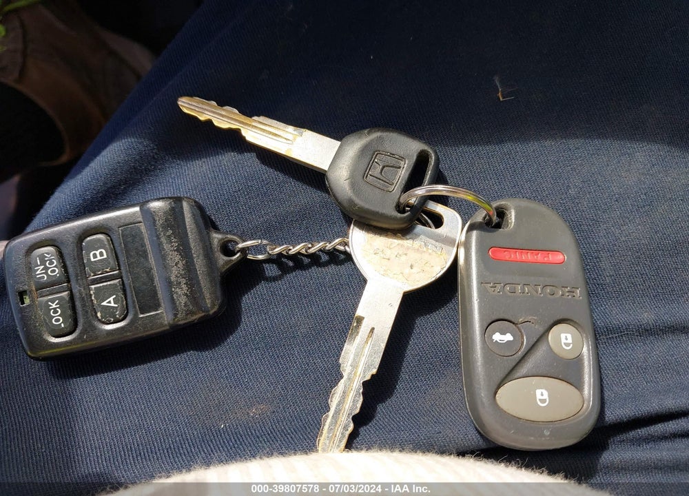 2001 HONDA CR-V LX VIN: JHLRD18481S024628