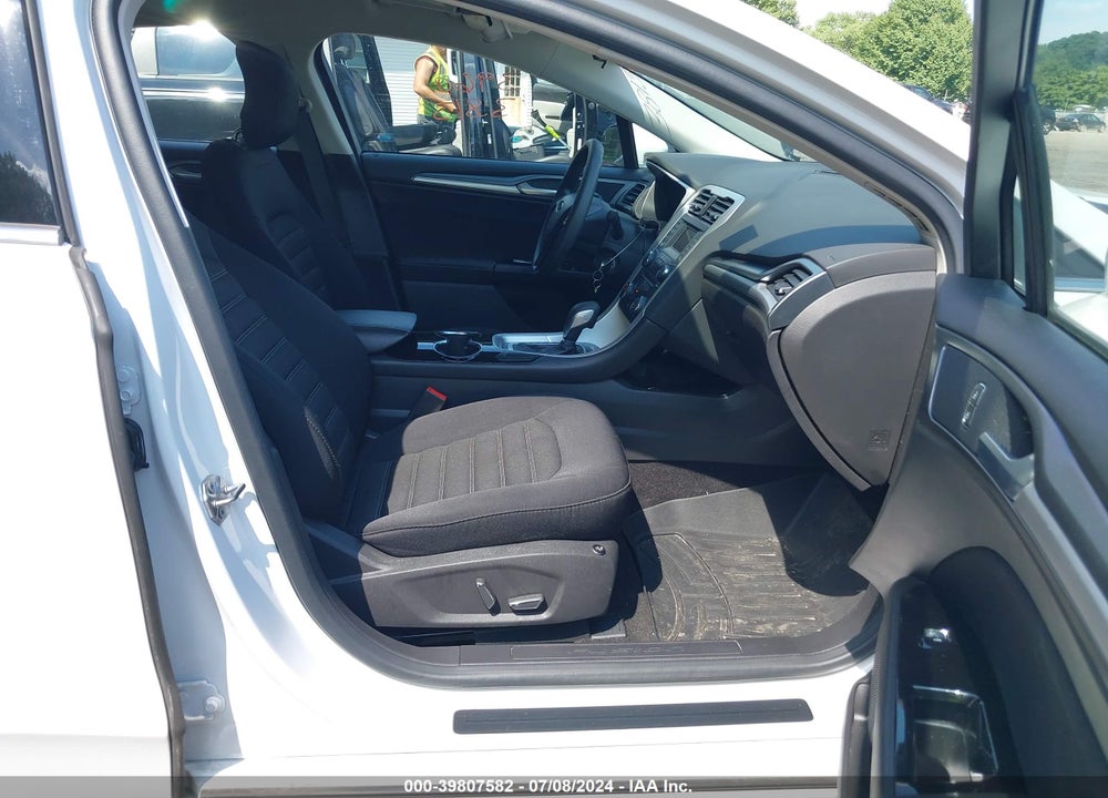 2015 FORD FUSION SE VIN: 3FA6P0H79FR150016
