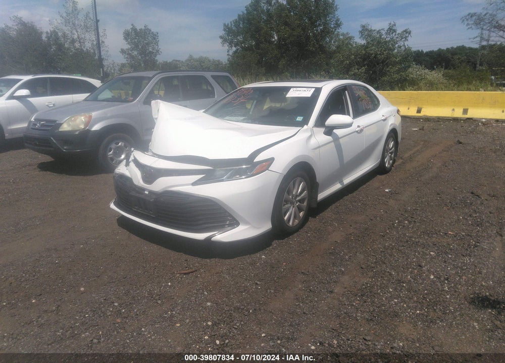 2019 TOYOTA CAMRY LE VIN: 4T1B11HK5KU768114