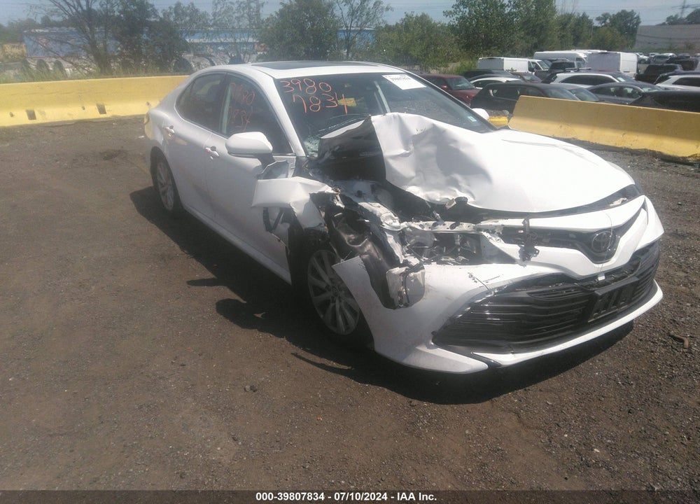 2019 TOYOTA CAMRY LE VIN: 4T1B11HK5KU768114