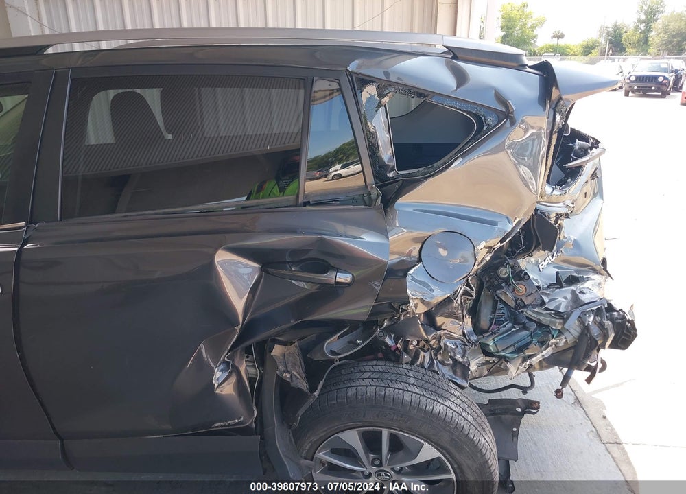 2018 TOYOTA RAV4 HYBRID XLE VIN: JTMRJREV0JD253276
