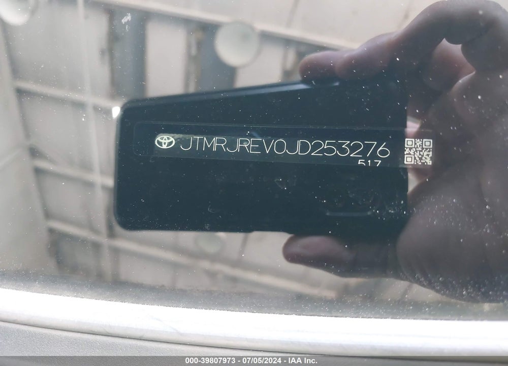 2018 TOYOTA RAV4 HYBRID XLE VIN: JTMRJREV0JD253276