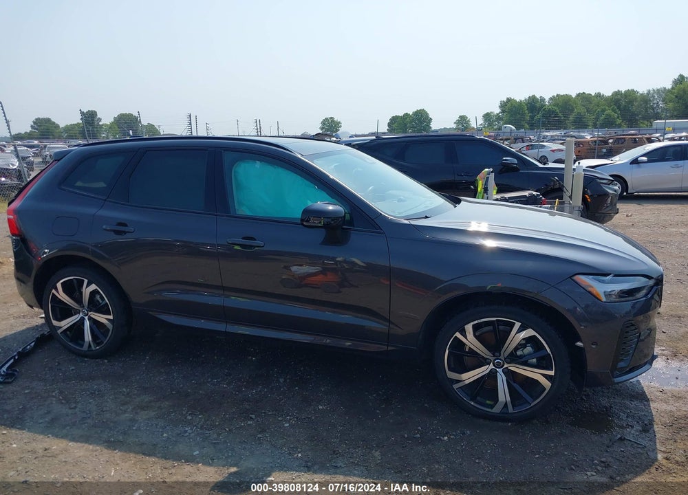 2023 VOLVO XC60 B6 ULTIMATE DARK THEME VIN: YV4062RM7P1254936