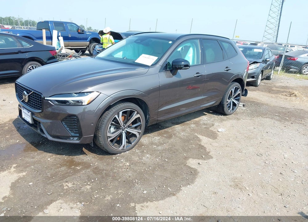 2023 VOLVO XC60 B6 ULTIMATE DARK THEME VIN: YV4062RM7P1254936