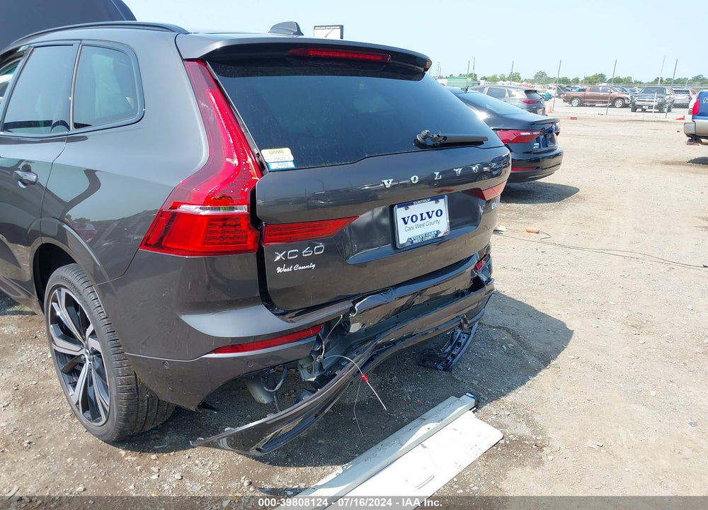 2023 VOLVO XC60 B6 ULTIMATE DARK THEME VIN: YV4062RM7P1254936