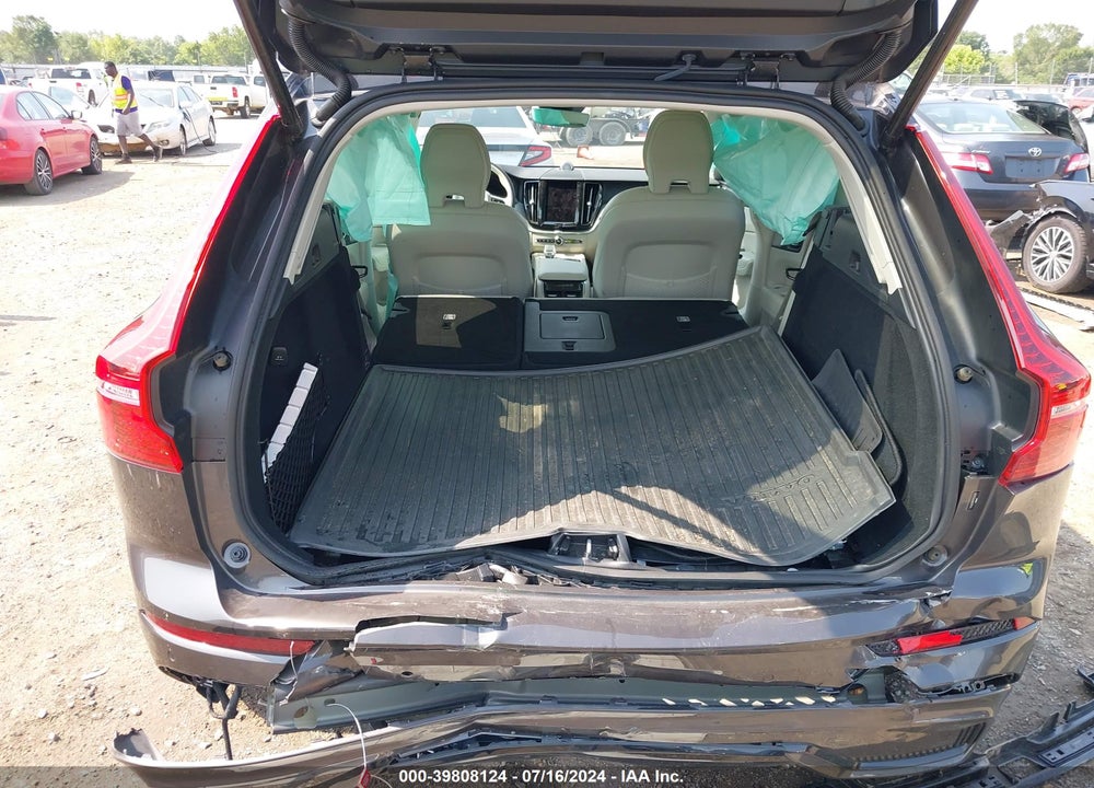 2023 VOLVO XC60 B6 ULTIMATE DARK THEME VIN: YV4062RM7P1254936