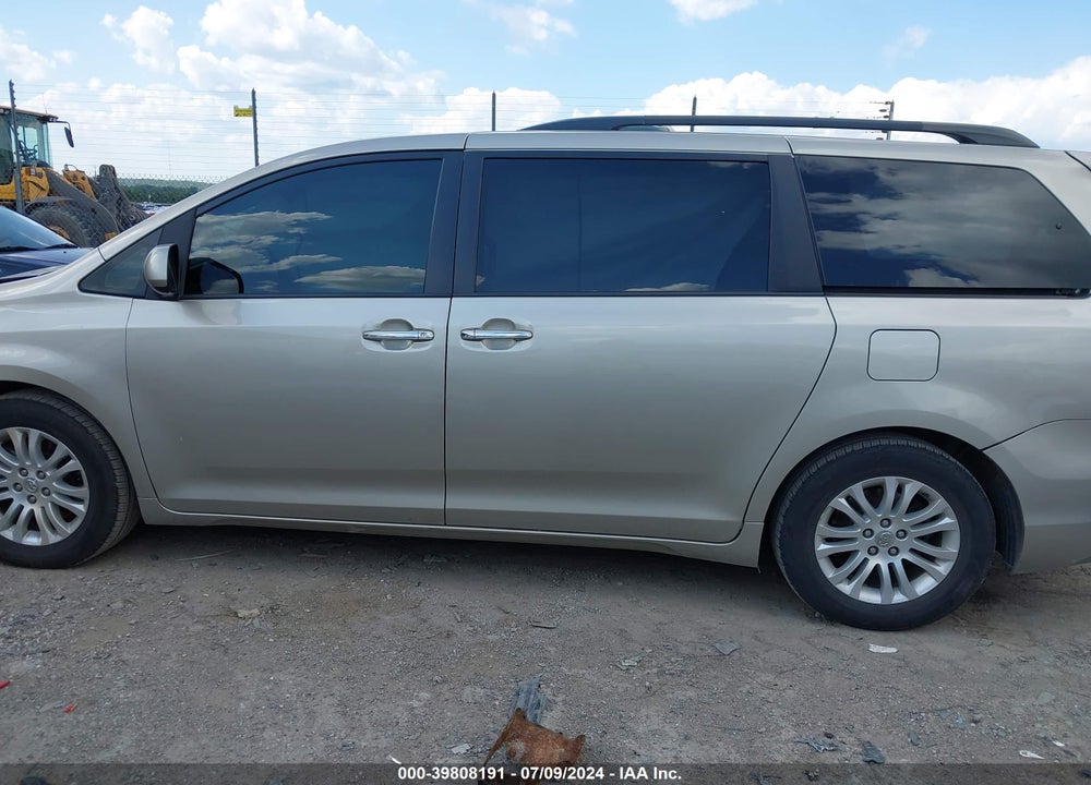 2015 TOYOTA SIENNA XLE 8 PASSENGER VIN: 5TDYK3DC4FS530383