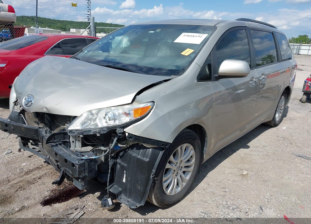 2015 TOYOTA SIENNA XLE 8 PASSENGER VIN: 5TDYK3DC4FS530383