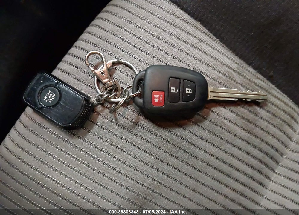 2014 TOYOTA RAV4 XLE VIN: JTMRFREV8EJ002689