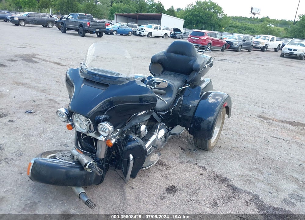 2016 HARLEY-DAVIDSON FLHTCUTG TRI GLIDE ULTRA VIN: 1HD1MAL15GB859455