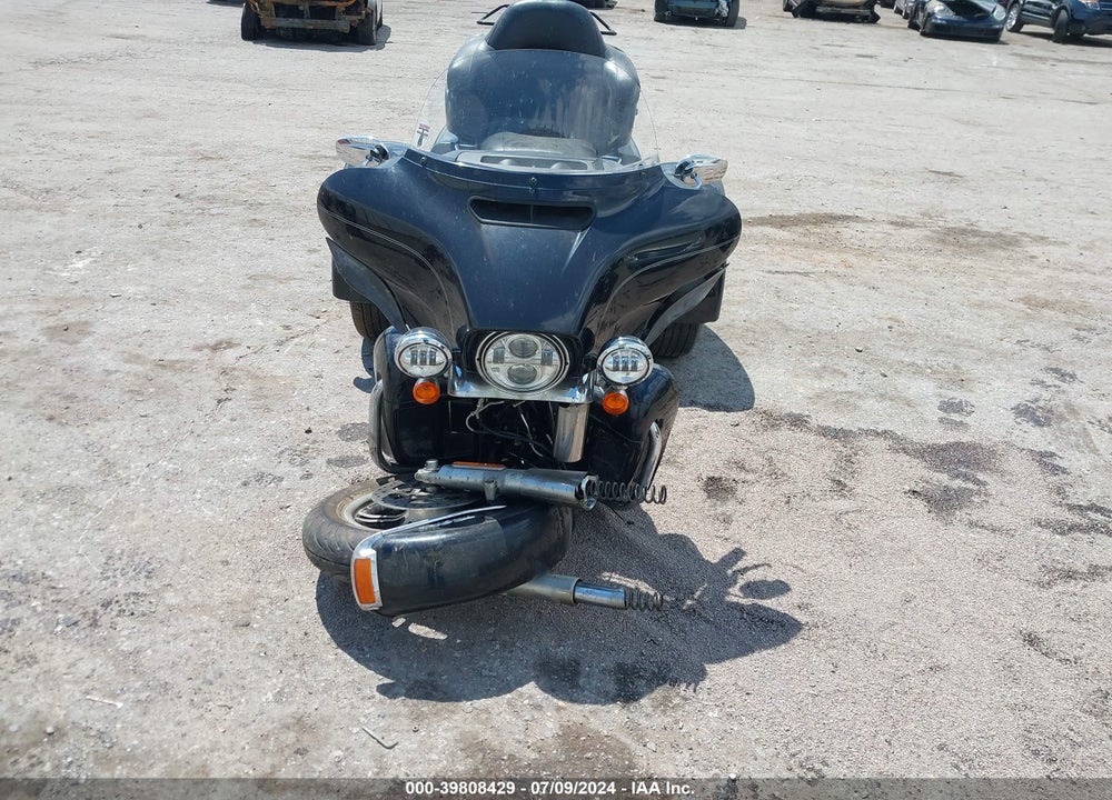 2016 HARLEY-DAVIDSON FLHTCUTG TRI GLIDE ULTRA VIN: 1HD1MAL15GB859455