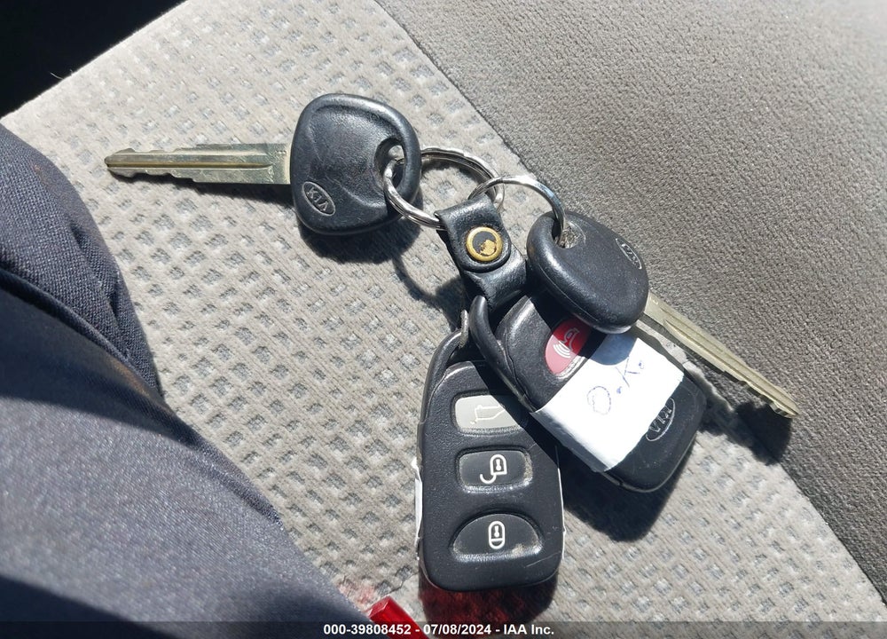 2008 KIA SORENTO EX VIN: KNDJC736385847114