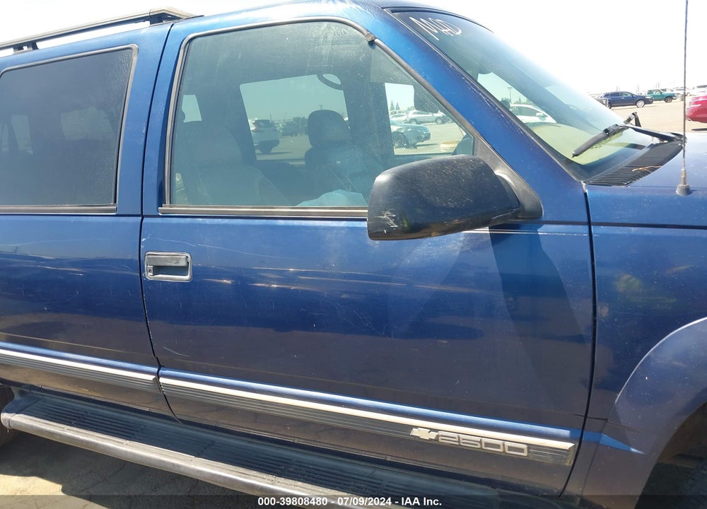 1997 CHEVROLET SUBURBAN 2500 VIN: 3GNGK26R3VG150933