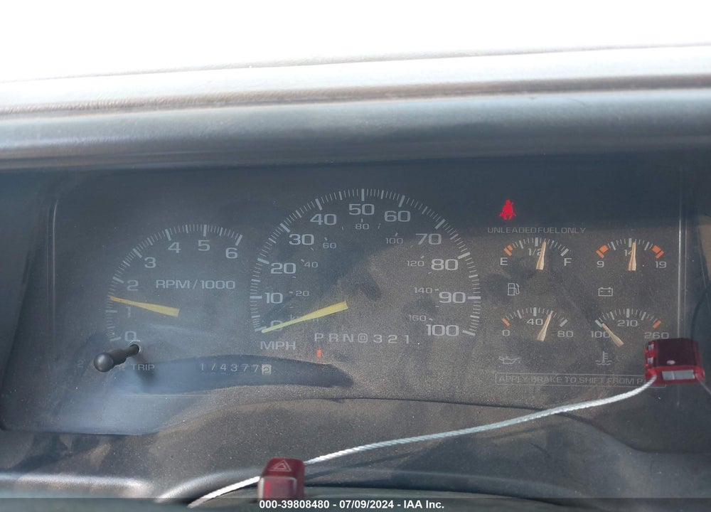 1997 CHEVROLET SUBURBAN 2500 VIN: 3GNGK26R3VG150933
