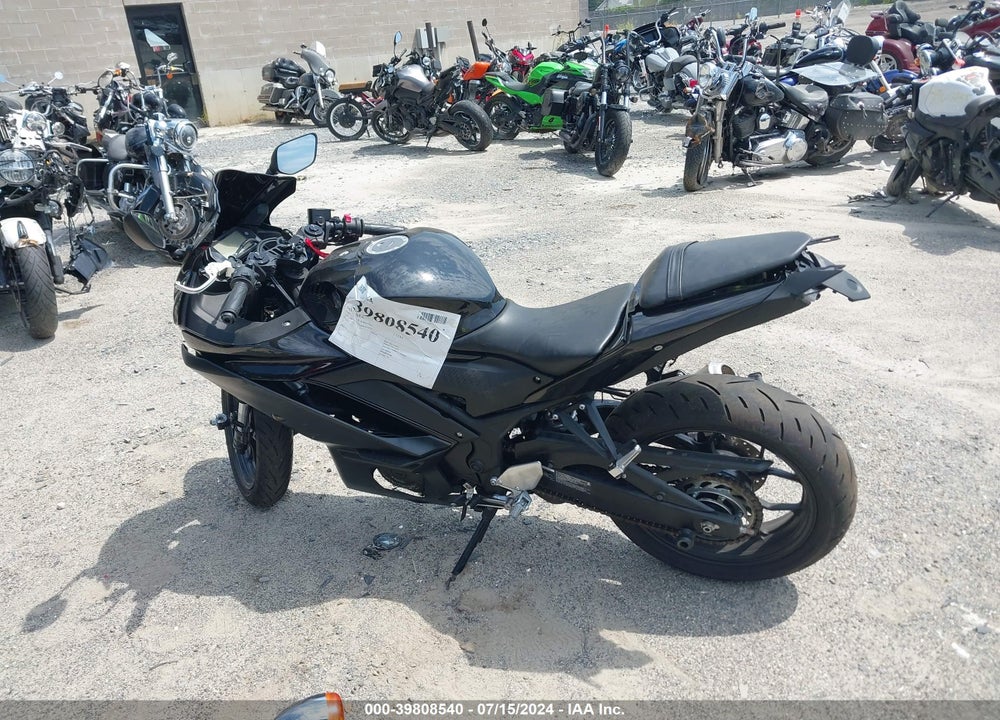 2023 YAMAHA YZFR3 A VIN: MH3RH18Y0PK010222
