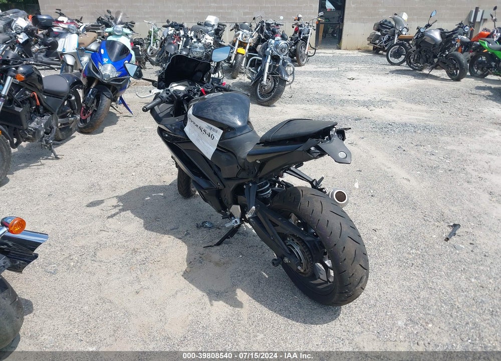 2023 YAMAHA YZFR3 A VIN: MH3RH18Y0PK010222