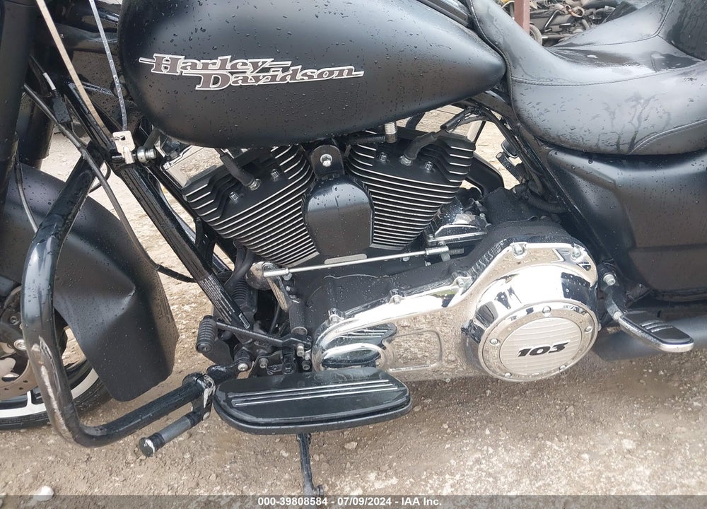 2013 HARLEY-DAVIDSON FLHX STREET GLIDE VIN: 1HD1KBM1XDB677739