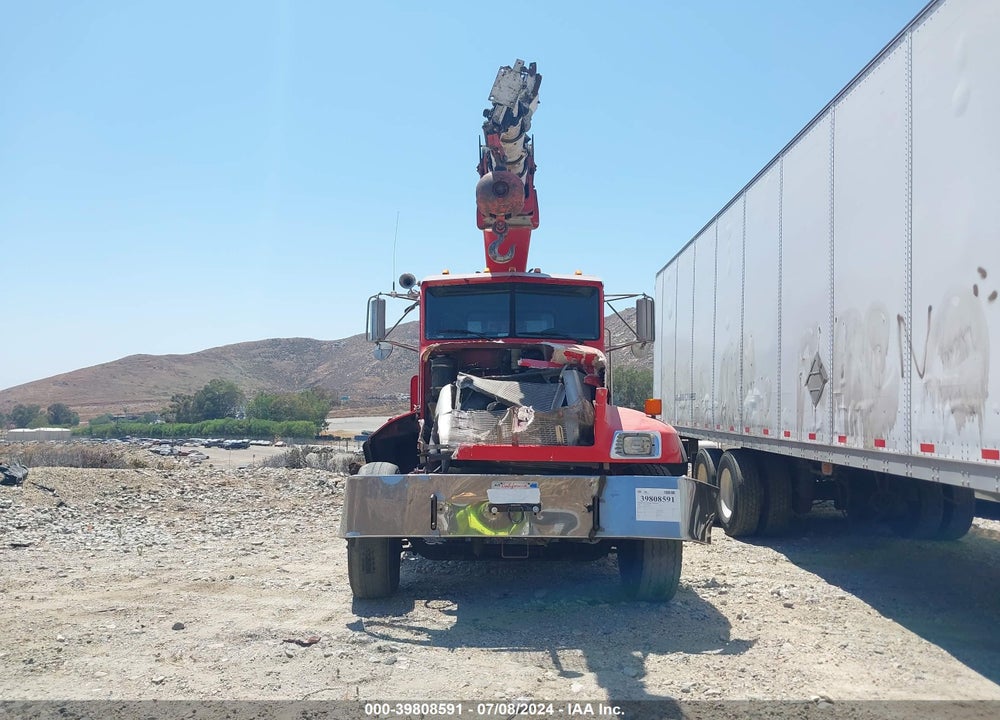 2001 PETERBILT 330 VIN: 2NPNLD0X01M554167