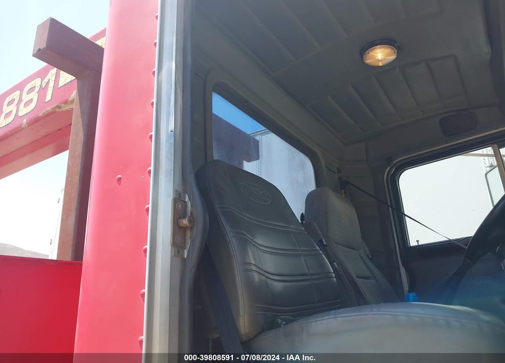2001 PETERBILT 330 VIN: 2NPNLD0X01M554167