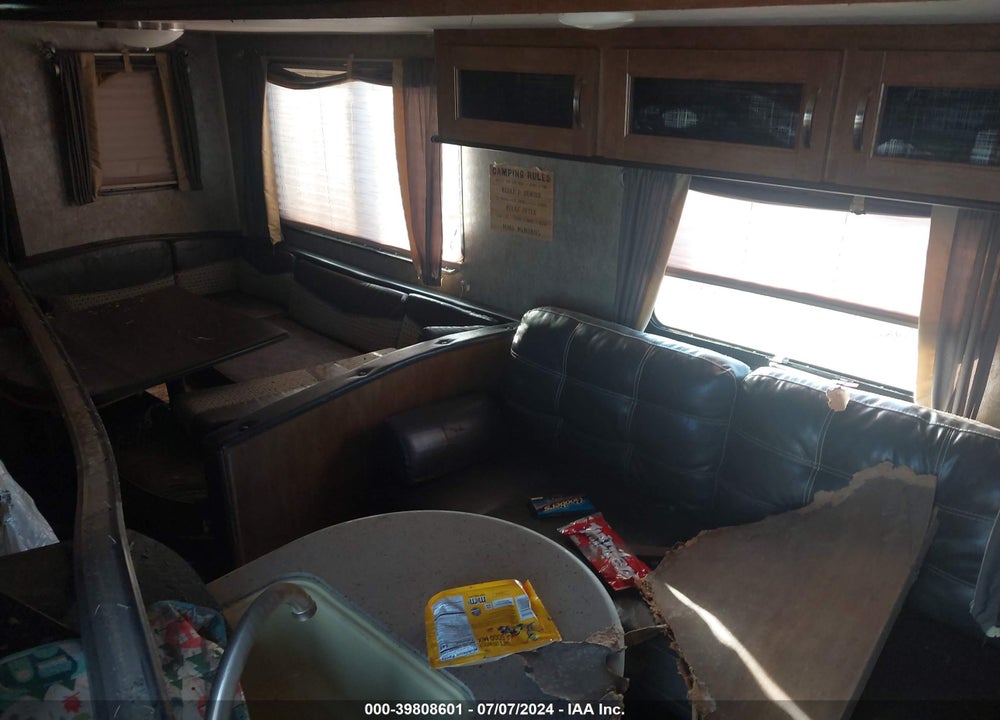 2017 FOREST RIVER SALEM-32-BHDS VIN: 4X4TSMH29H8061763