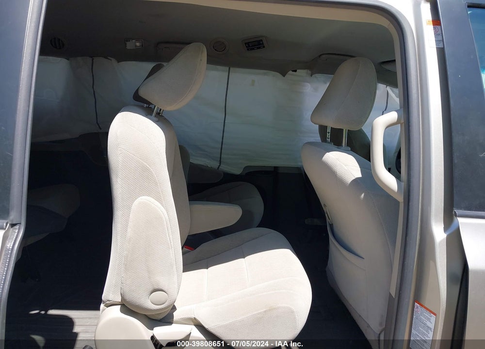 2015 TOYOTA SIENNA LE 8 PASSENGER VIN: 5TDKK3DC5FS626173