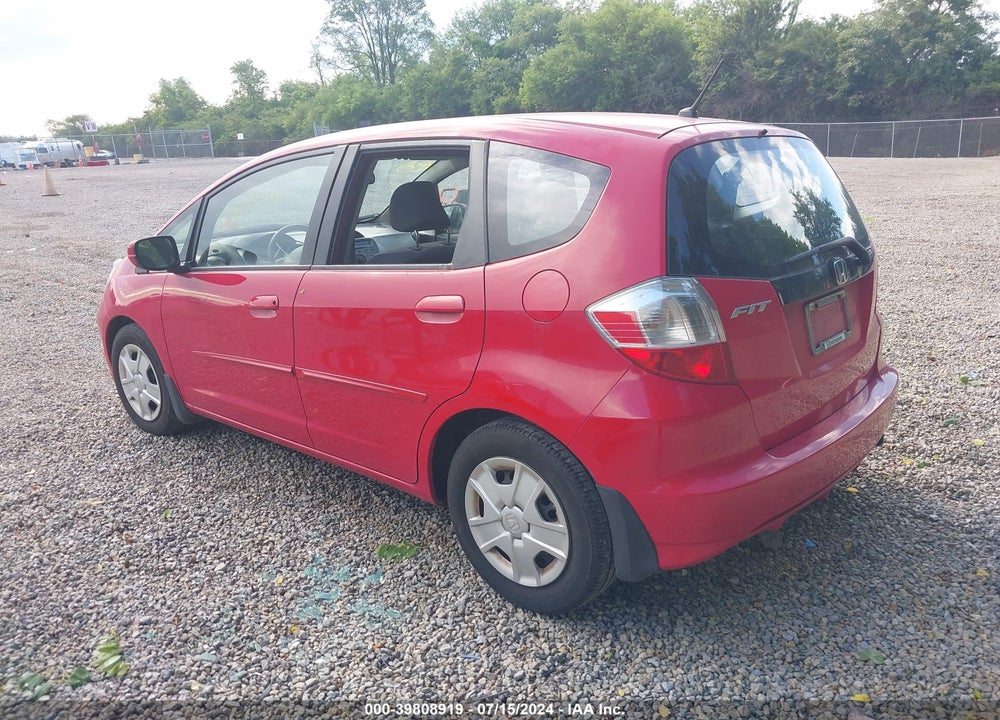 2013 HONDA FIT VIN: JHMGE8H3XDC021132