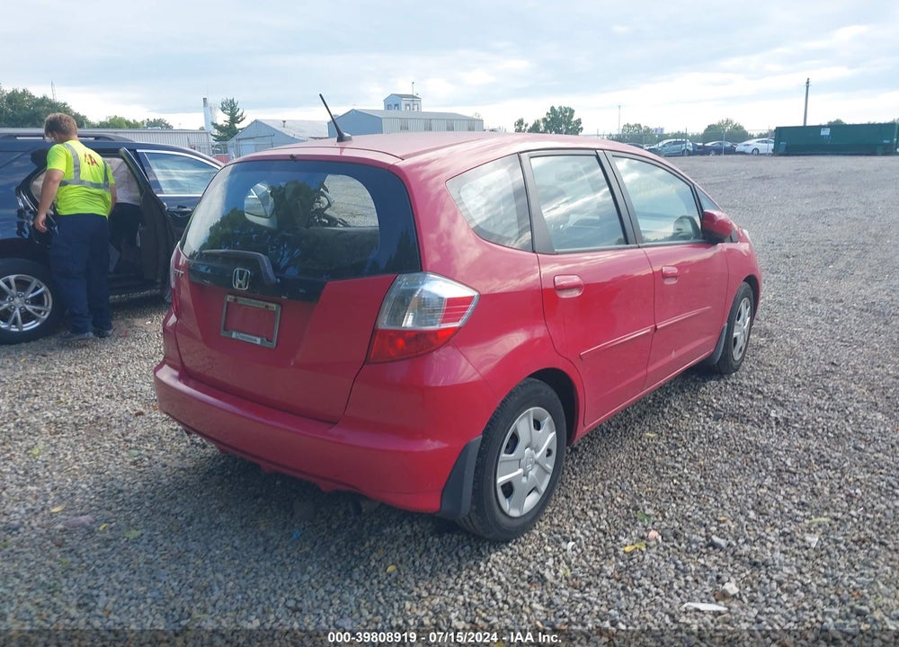2013 HONDA FIT VIN: JHMGE8H3XDC021132