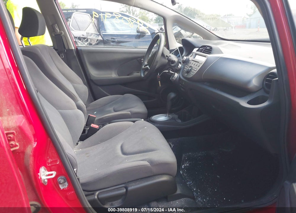 2013 HONDA FIT VIN: JHMGE8H3XDC021132