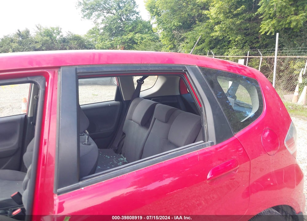 2013 HONDA FIT VIN: JHMGE8H3XDC021132